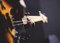 pexels-bass-guitar-1841186 1280
